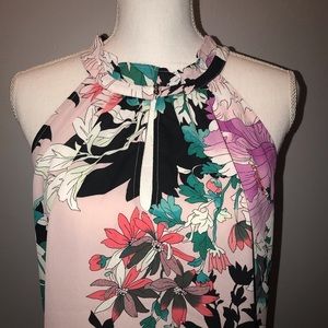 🌸 Pretty NY&Co floral halter top 🌸